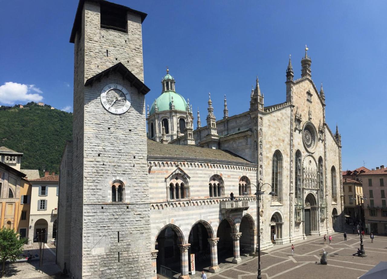 Ancient Courtyard Bonanomi In Como Historic Centre Buitenkant foto